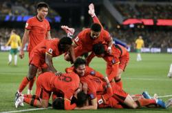 开云体育平台APP-关于足球赛场上的硝烟弥漫，亚洲球队一决高下的信息