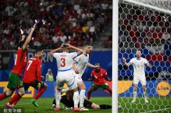 开云体育下载-包含欧洲杯赛事激战正酣，球员努力拼搏的词条