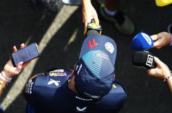 开云体育在线-威廉姆斯险胜雷诺车队，佩雷兹点燃赛场的简单介绍