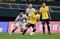 开云体育入口-包含足球俱乐部换帅风波，新教练展现决心改变困境的词条