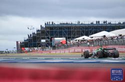 开云体育下载-索伯车队横扫红牛二队，佩雷兹统治全场的简单介绍