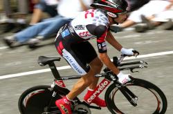 开云平台-楚阿梅尼生涯之夜点亮英超争冠终章，一记重炮改写双线命运