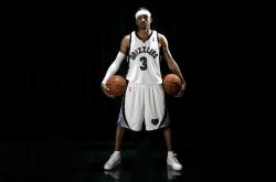 开云体育在线-赛道与球场的双重奏，当F1街道赛焦点战遇上雄鹿掀翻快船