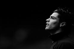 开云体育中国-赛道上的绝杀时刻，阿隆索高光表现，梅赛德斯惊险胜出索伯车队