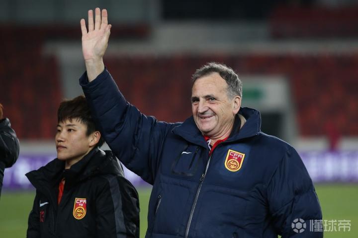 秘鲁完胜波兰,布鲁诺关键制胜 秘鲁完胜波兰,布鲁诺关键制胜