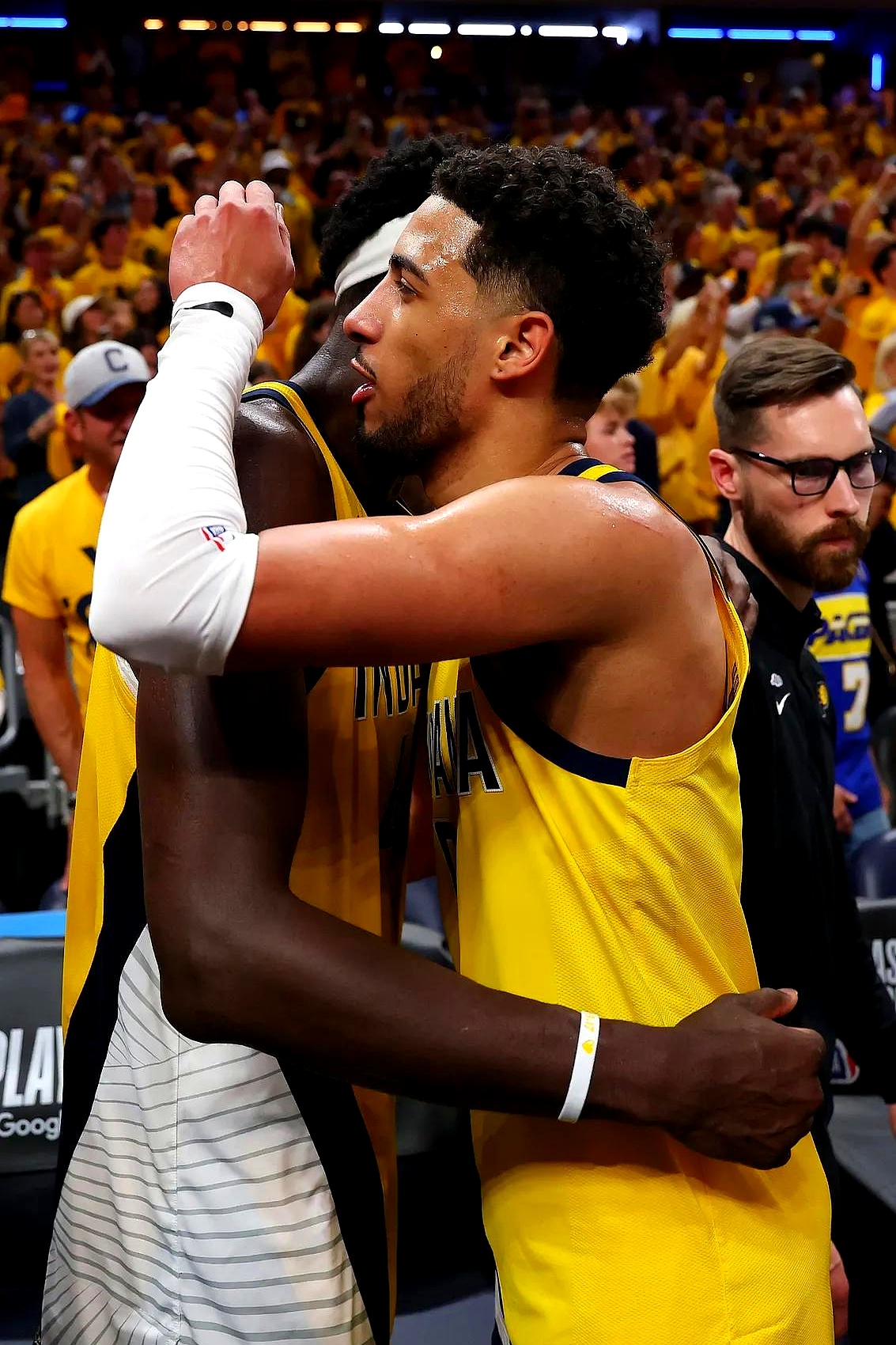 魔术碾压猛龙,西亚卡姆带队取胜 魔术碾压猛龙,西亚卡姆带队取胜