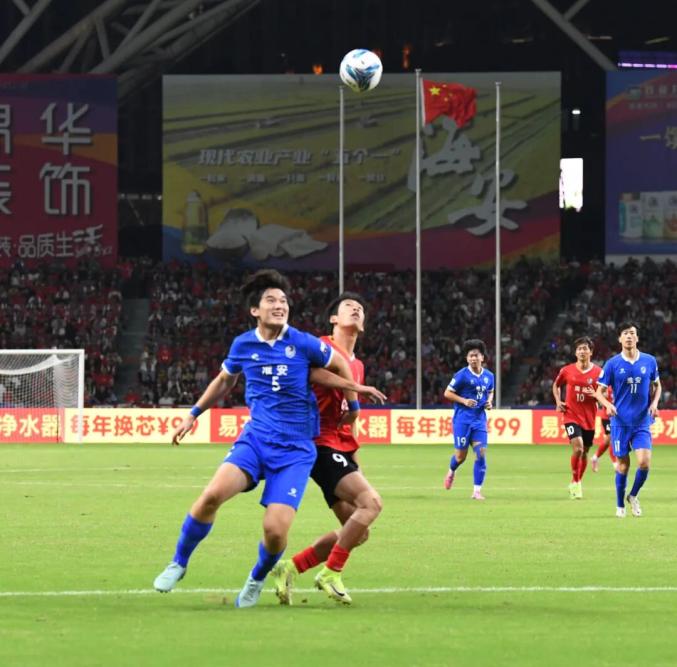 运动员在比赛中发挥出色，赢得掌声