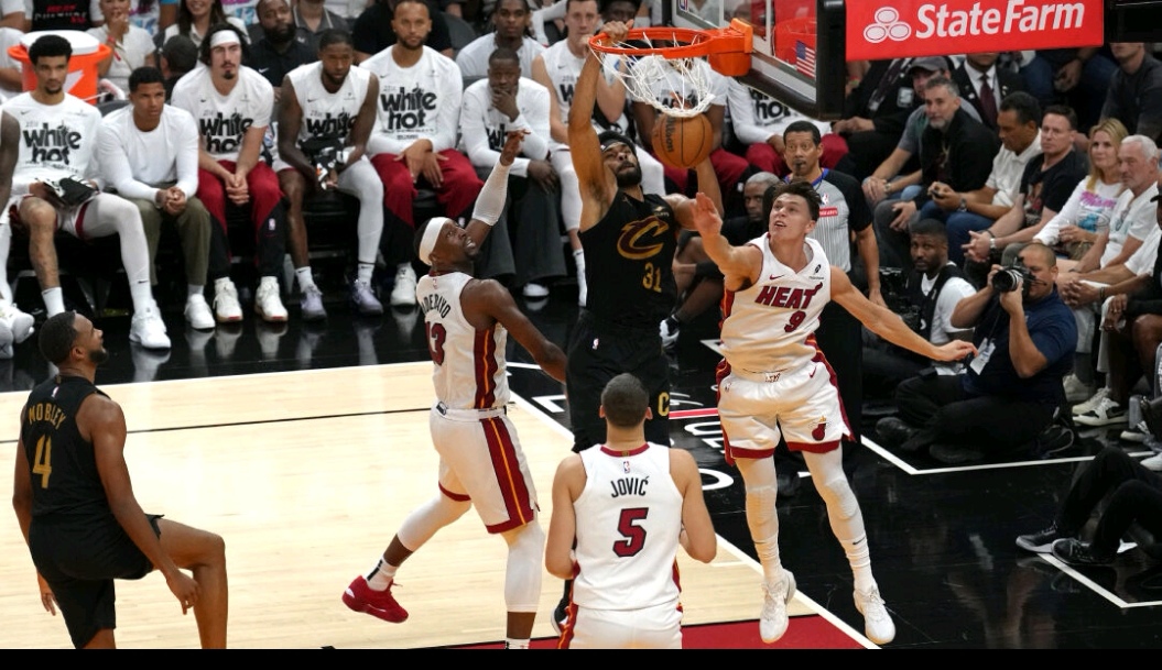 球队狂胜对手，创纪录胜利盛宴