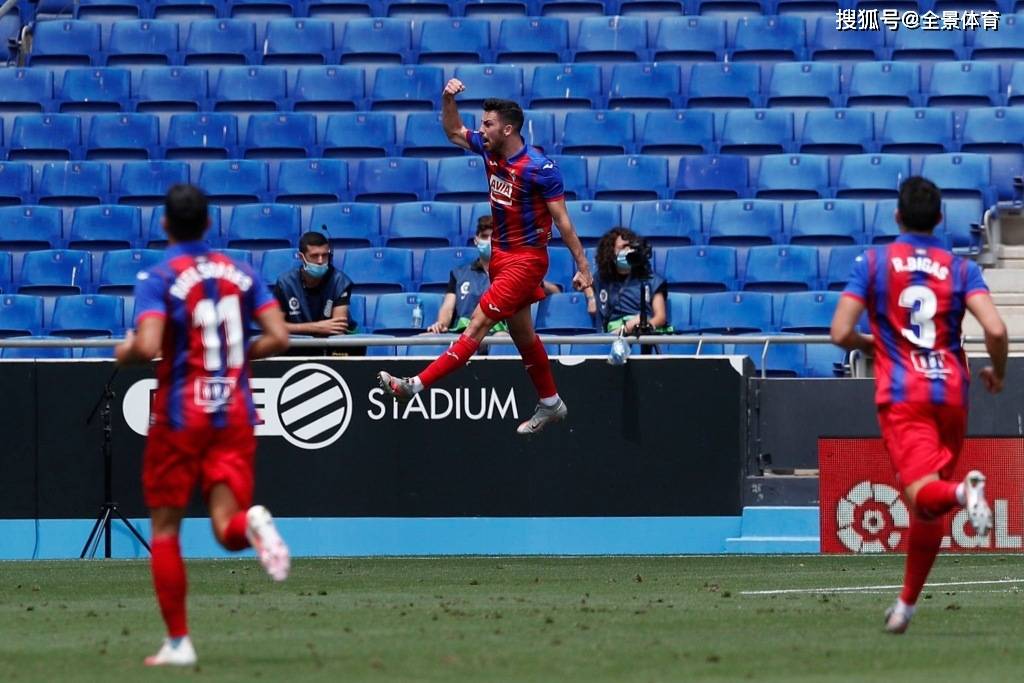 包含塞维利亚主场告捷，继续领跑积分榜的词条