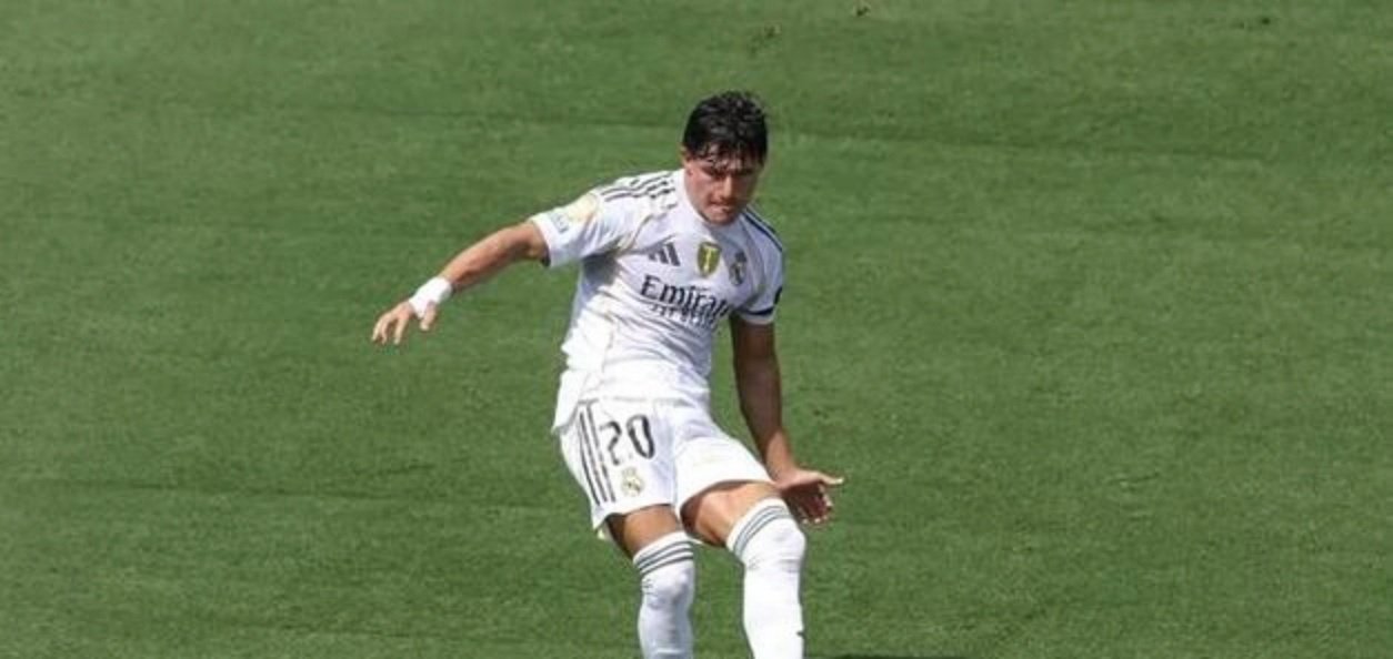 包含皇家马德里队锋线实力再受质疑的词条