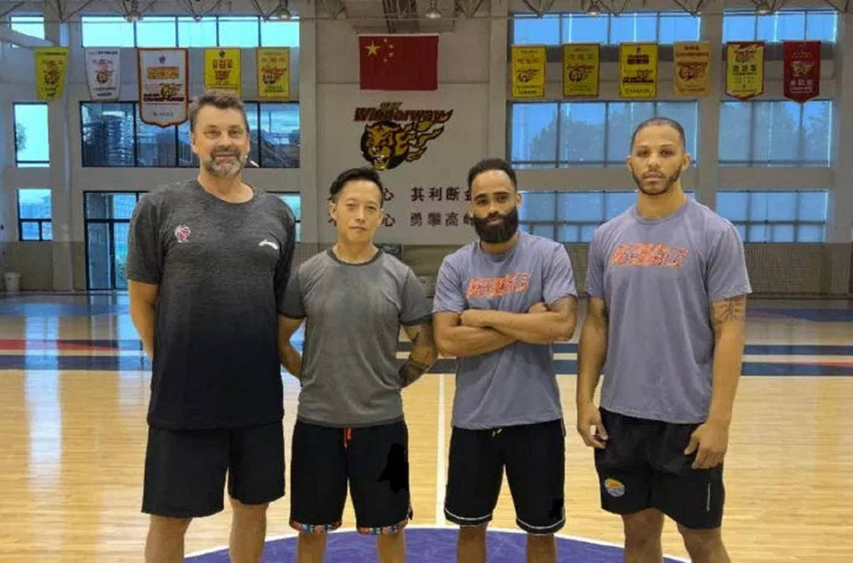 包含球队备战焦点训练曝光，教练团队助力的词条