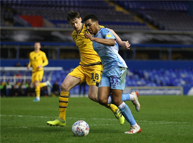 耶罗守门员发挥神勇，帮助球队稳定阵脚