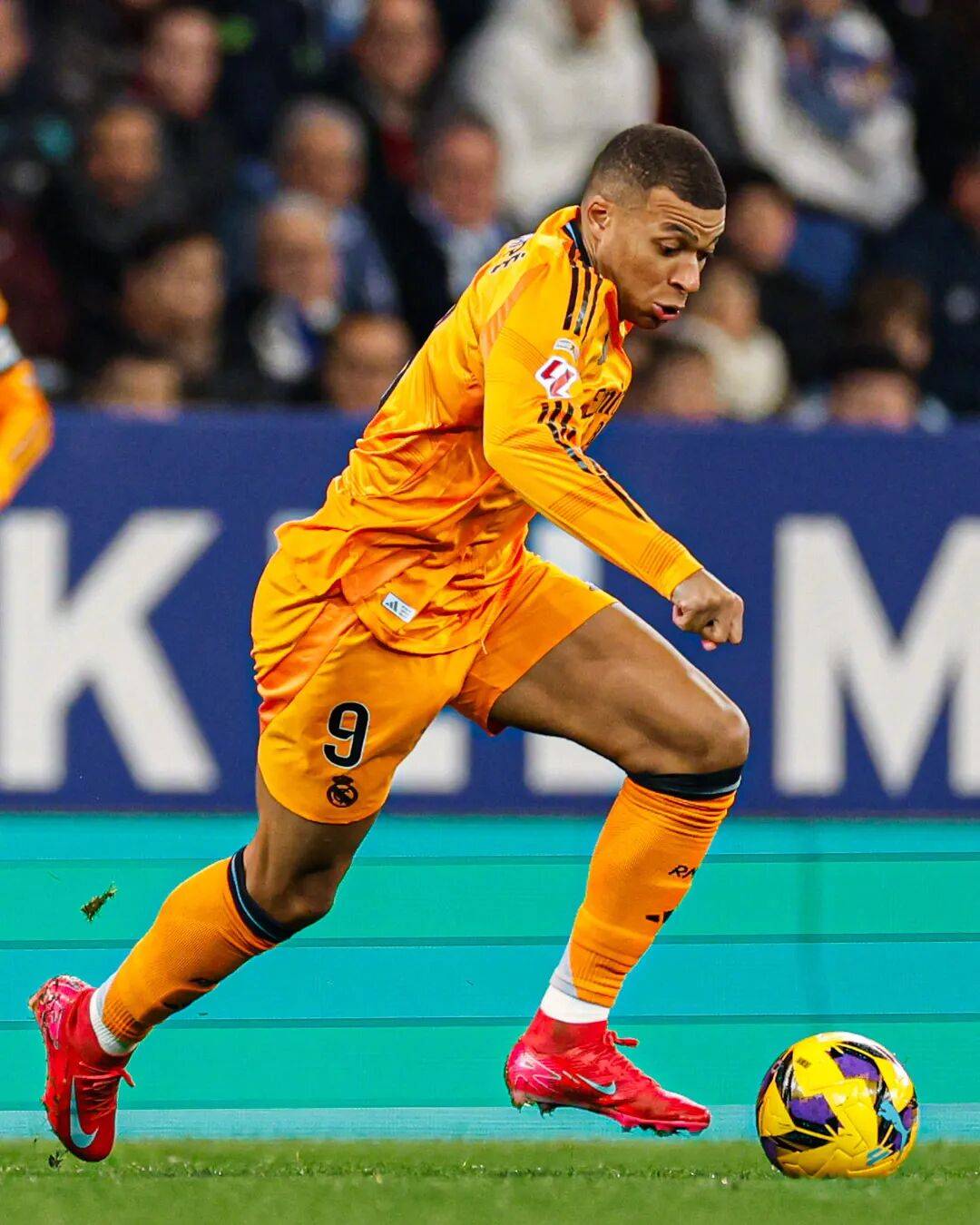 西班牙人主场不敌对手，遭遇失利