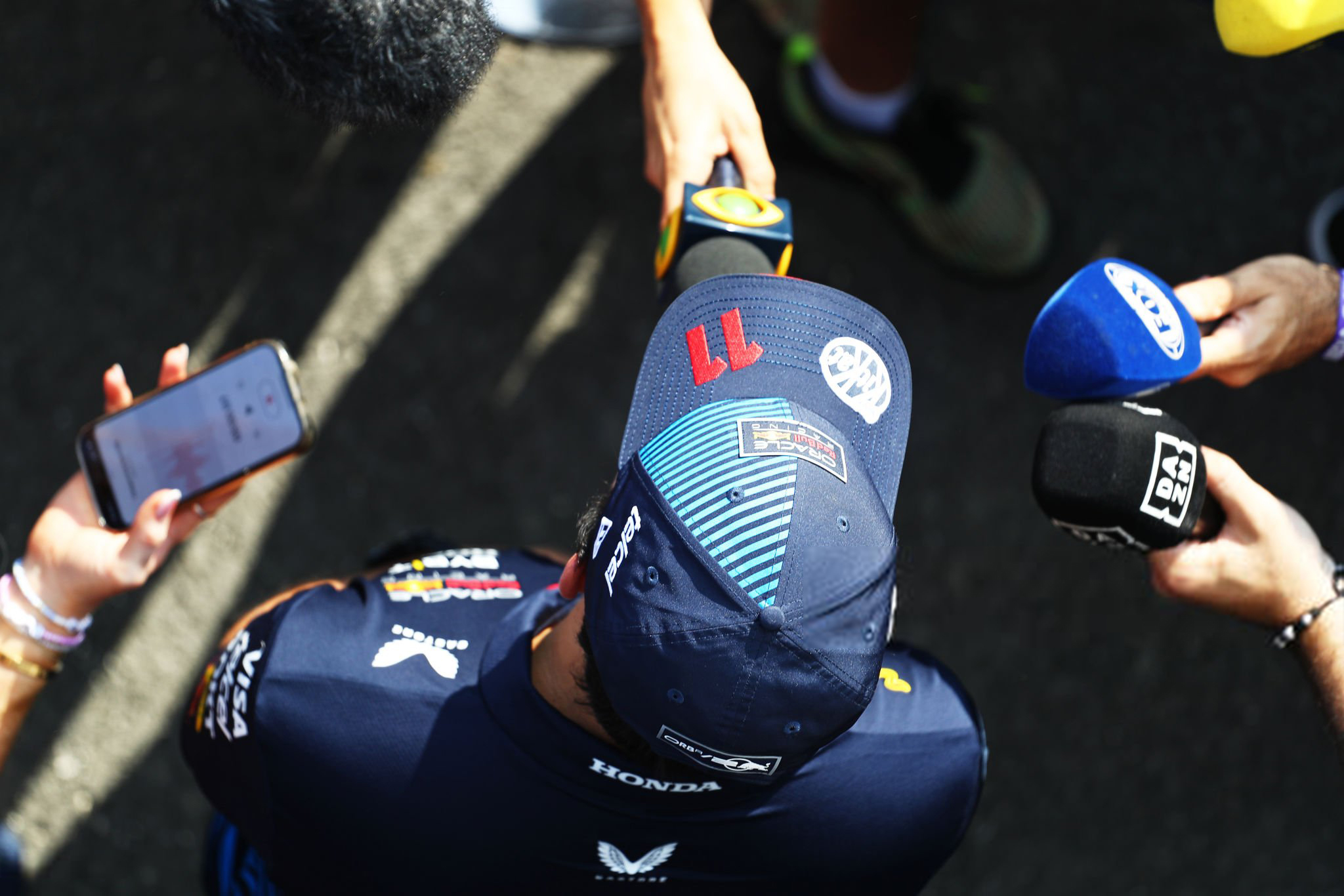 威廉姆斯险胜雷诺车队，佩雷兹点燃赛场的简单介绍