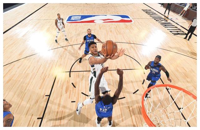 广东队完胜雄鹿，武切维奇惊艳四座