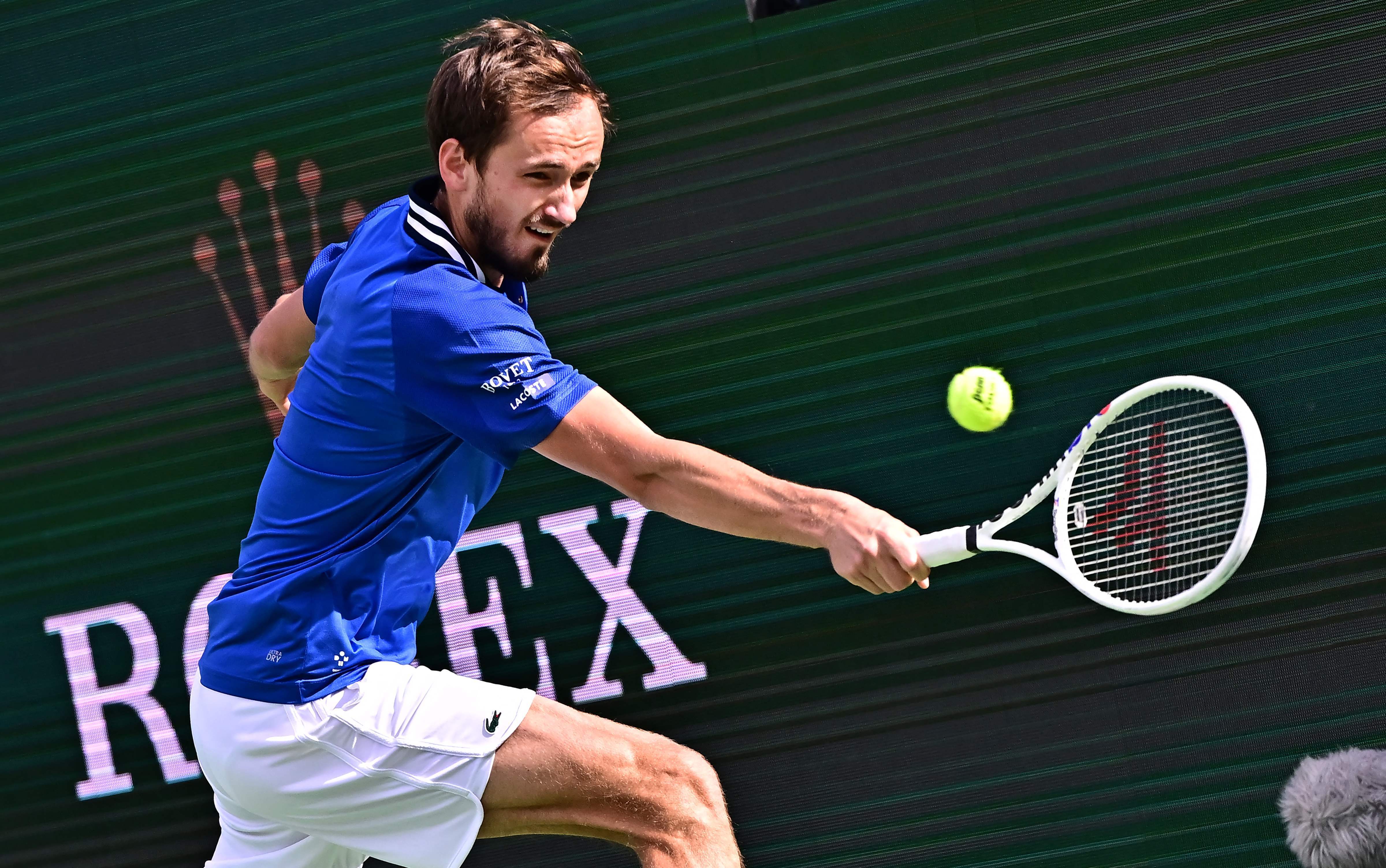 包含欧洲网球队绝杀意大利网球队，梅德韦杰夫完成帽子戏法的词条