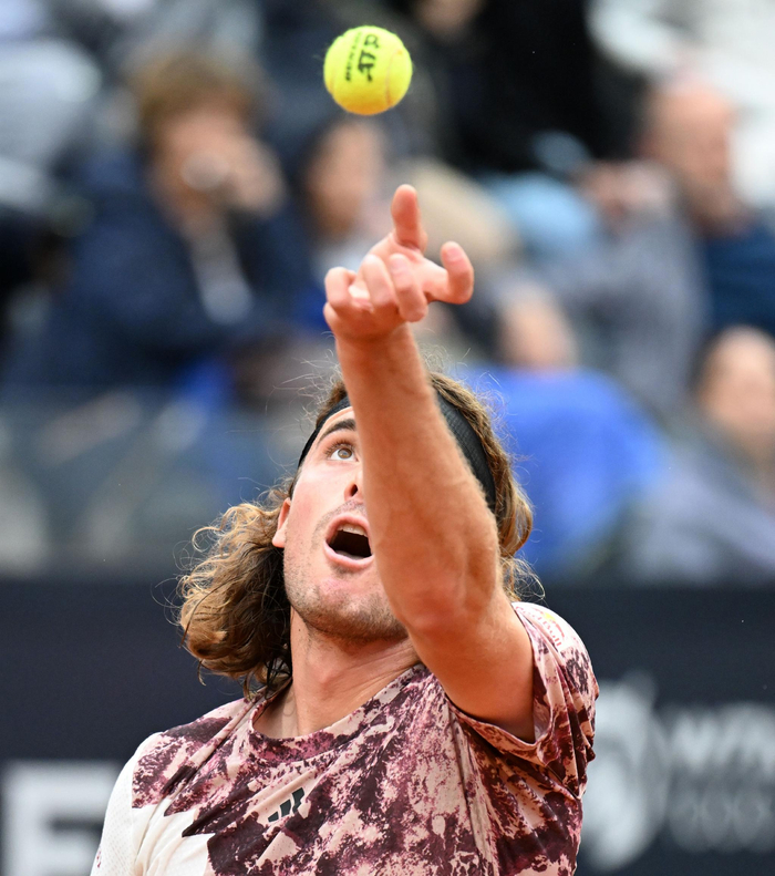 包含欧洲网球队绝杀意大利网球队，梅德韦杰夫完成帽子戏法的词条