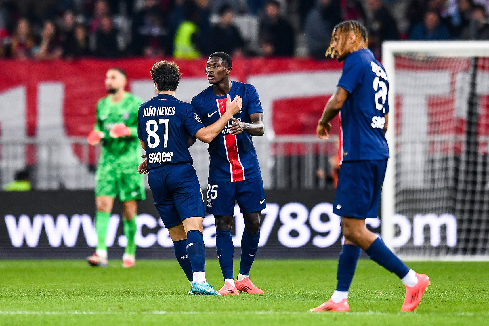 包含巴黎圣日耳曼迎战梅斯,胜负难断的词条 包含巴黎圣日耳曼迎战梅斯,胜负难断的词条