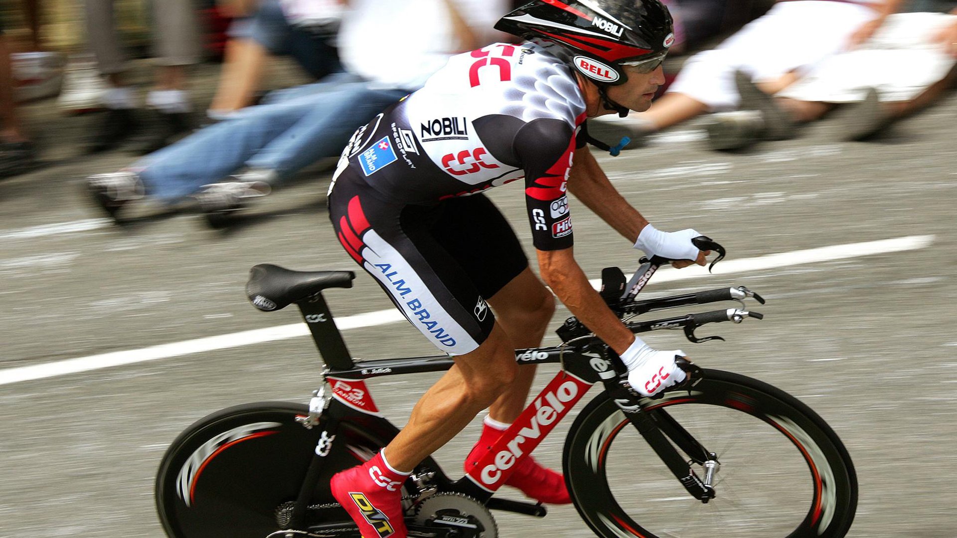 楚阿梅尼生涯之夜点亮英超争冠终章，一记重炮改写双线命运