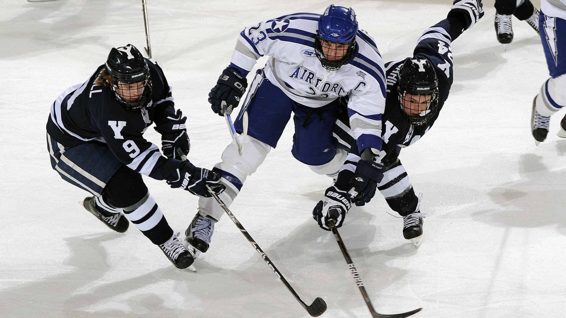黄蜂单节风暴拉开分差，詹姆斯末节封神定乾坤