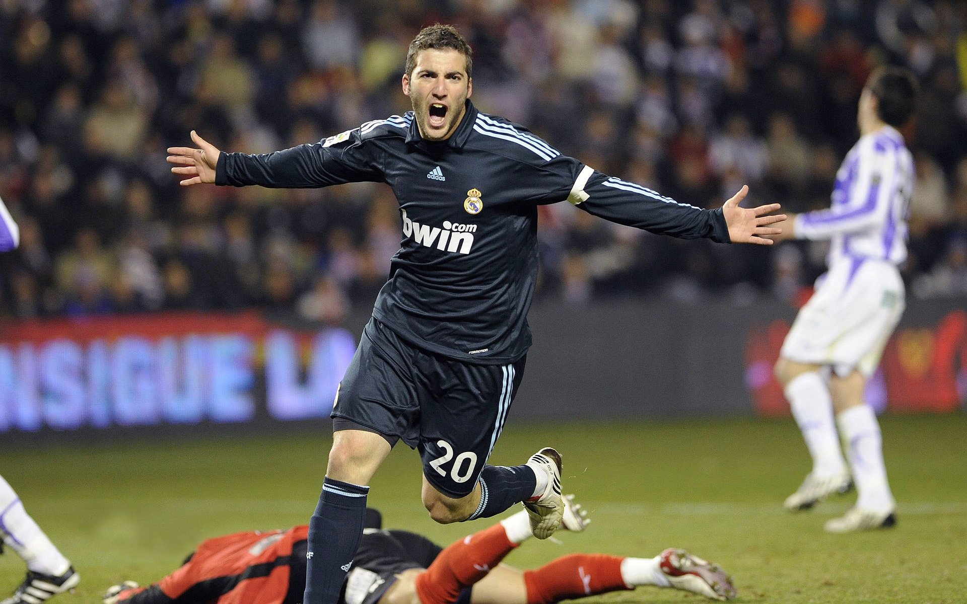 赛道奇迹，哈斯绝杀红牛，勒克莱尔刷新历史纪录