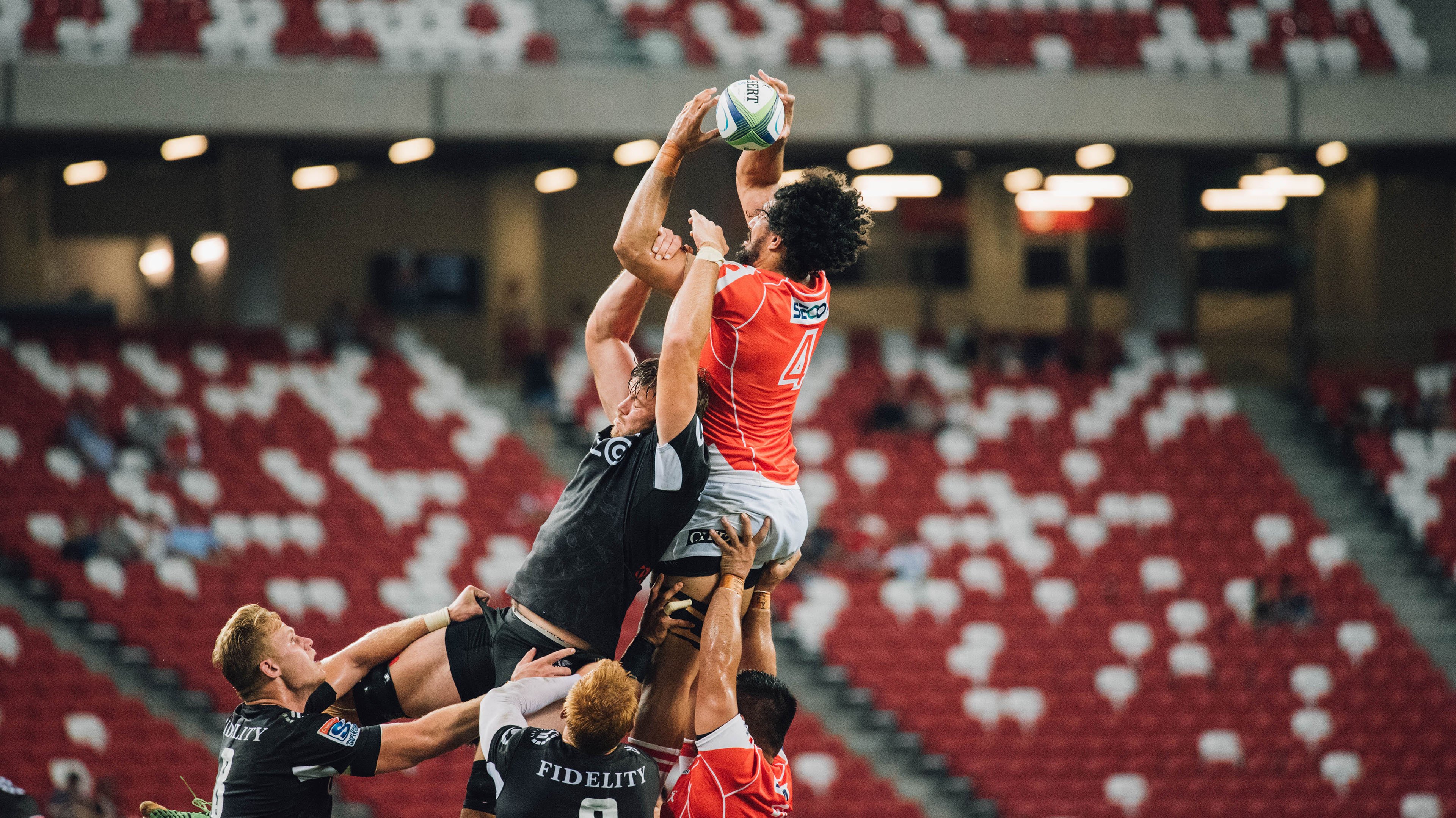 赛道烽火，塞恩斯状态火热，梅赛德斯轻取索伯车队