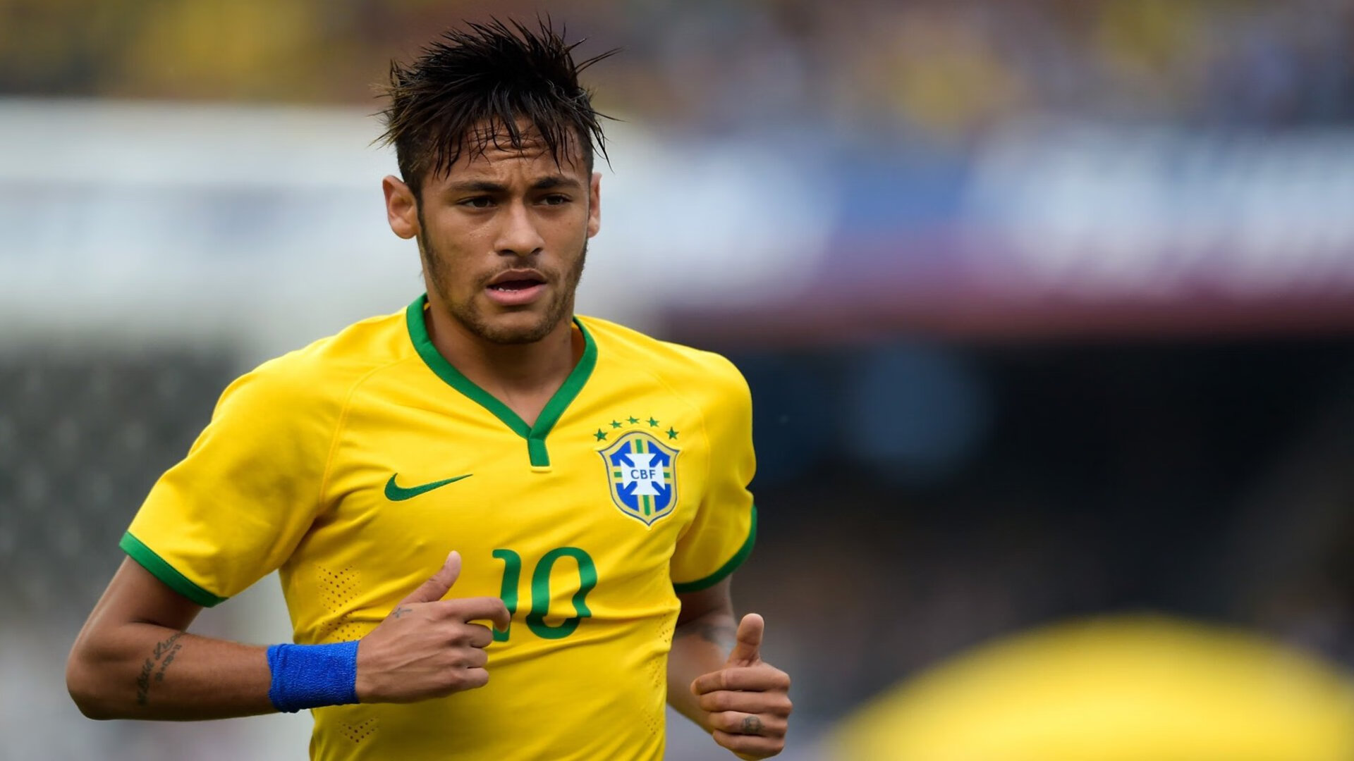 绿茵场与硬木地，当德甲争冠战遇上开拓者淘汰湖人